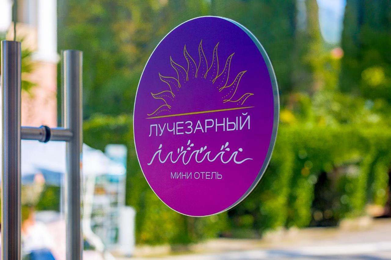Мини-Отель Лучезарный Gagra Ngoại thất bức ảnh