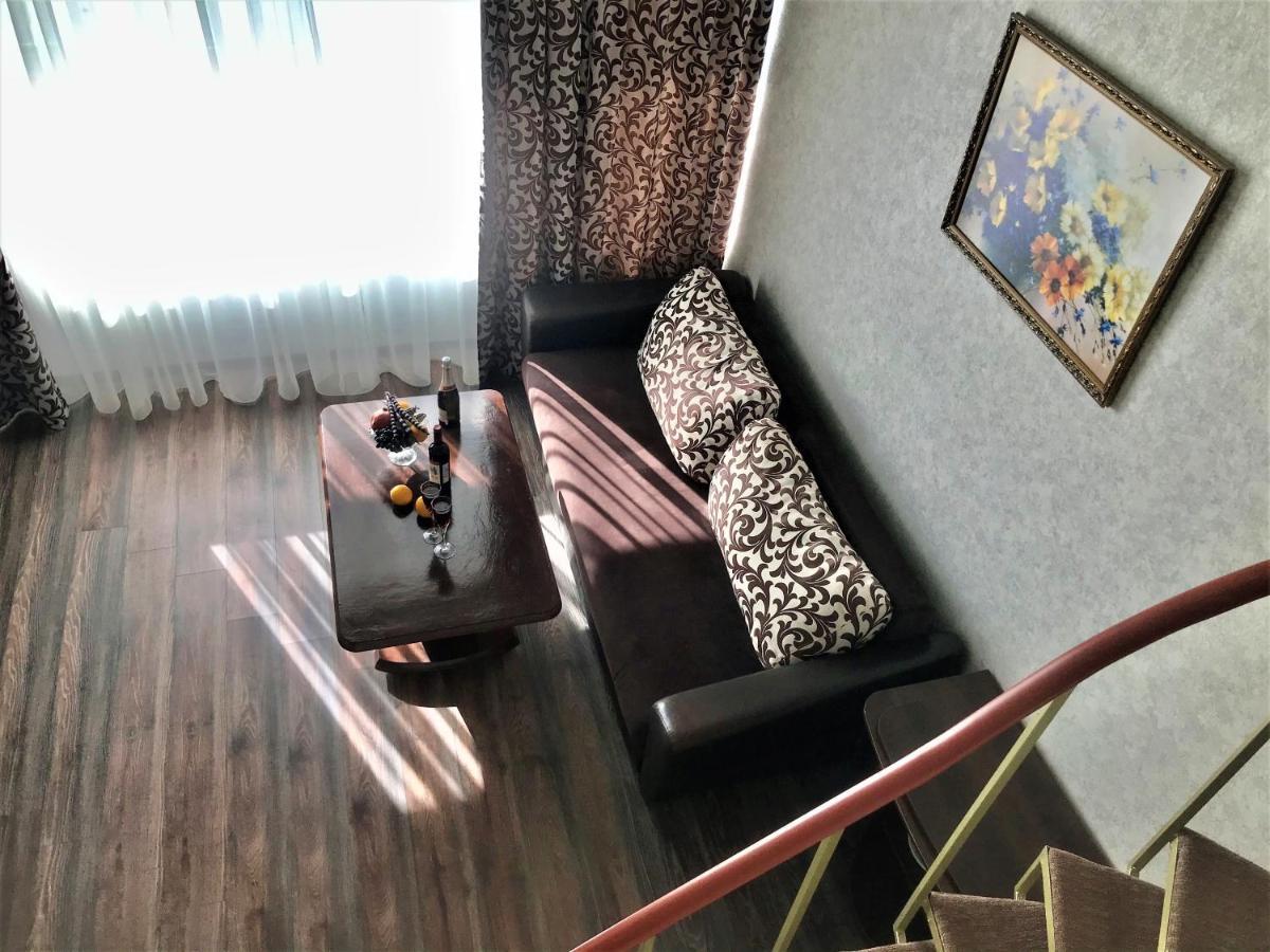 Мини-Отель Лучезарный Gagra Ngoại thất bức ảnh